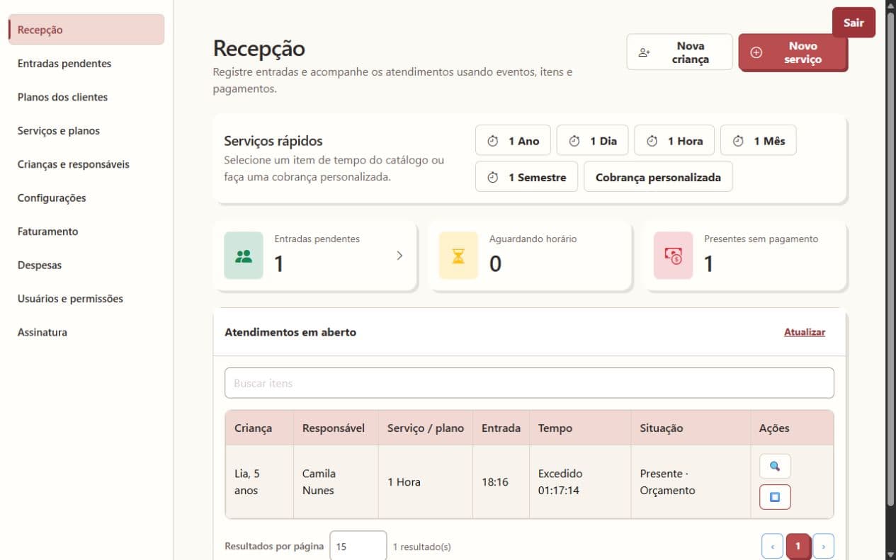 Recepção do modo salão com uma entrada fictícia em andamento no computador.